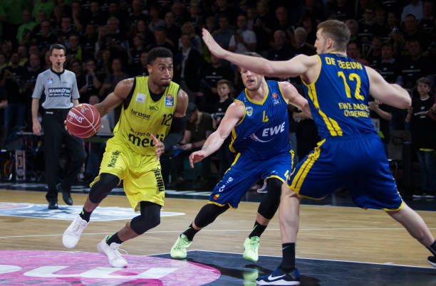 谢震业等人 谢震业等人